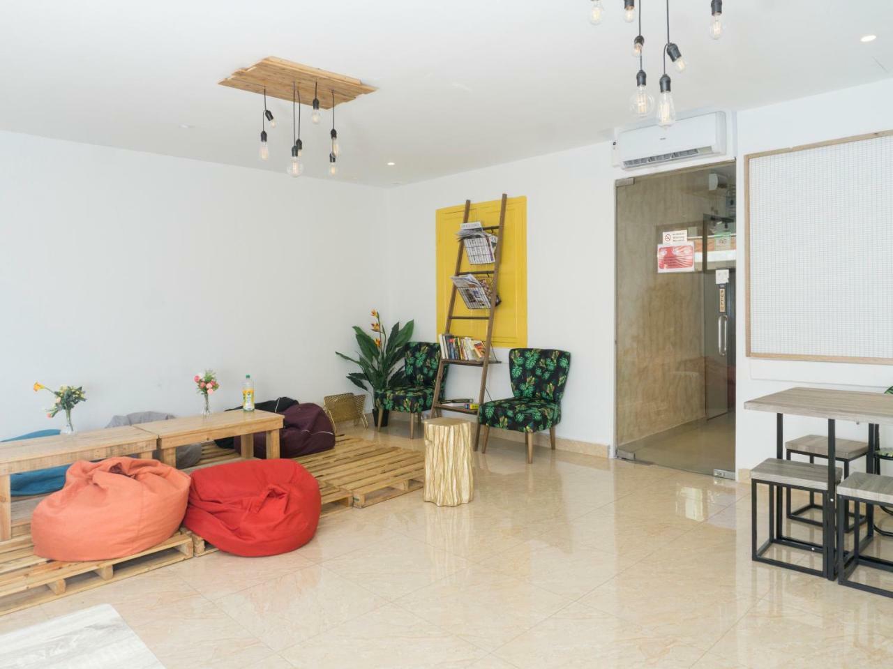 Oyo 90121 Summer House Bed & Cafe كوالالمبور المظهر الخارجي الصورة