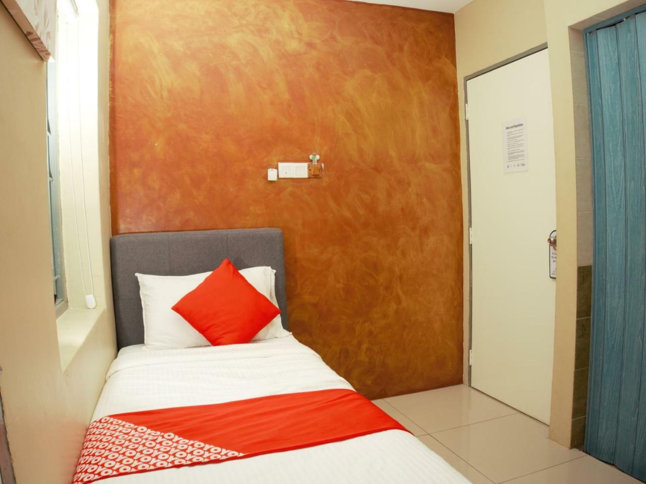 Oyo 90121 Summer House Bed & Cafe كوالالمبور المظهر الخارجي الصورة
